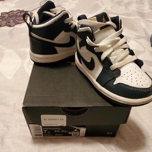 Excellent condition Jordan’s.